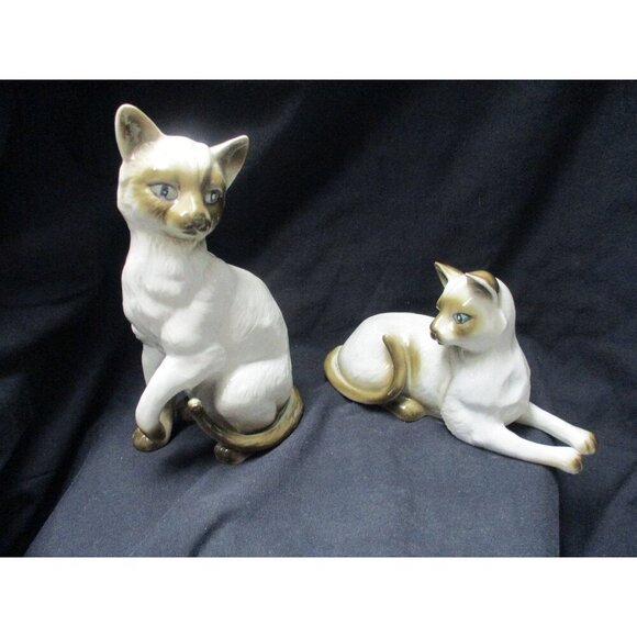 Pair of Victoria Ceramic Siamese Cat Figurines, Cat Lovers, Animal lover, - Picture 1 of 6